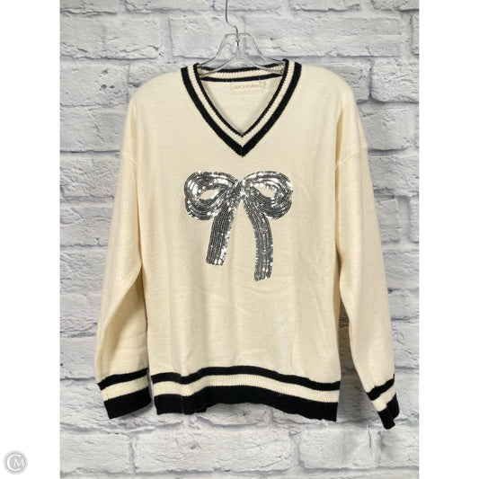 Sweater By Clothes Mentor In Cream & Silver, Size: M
