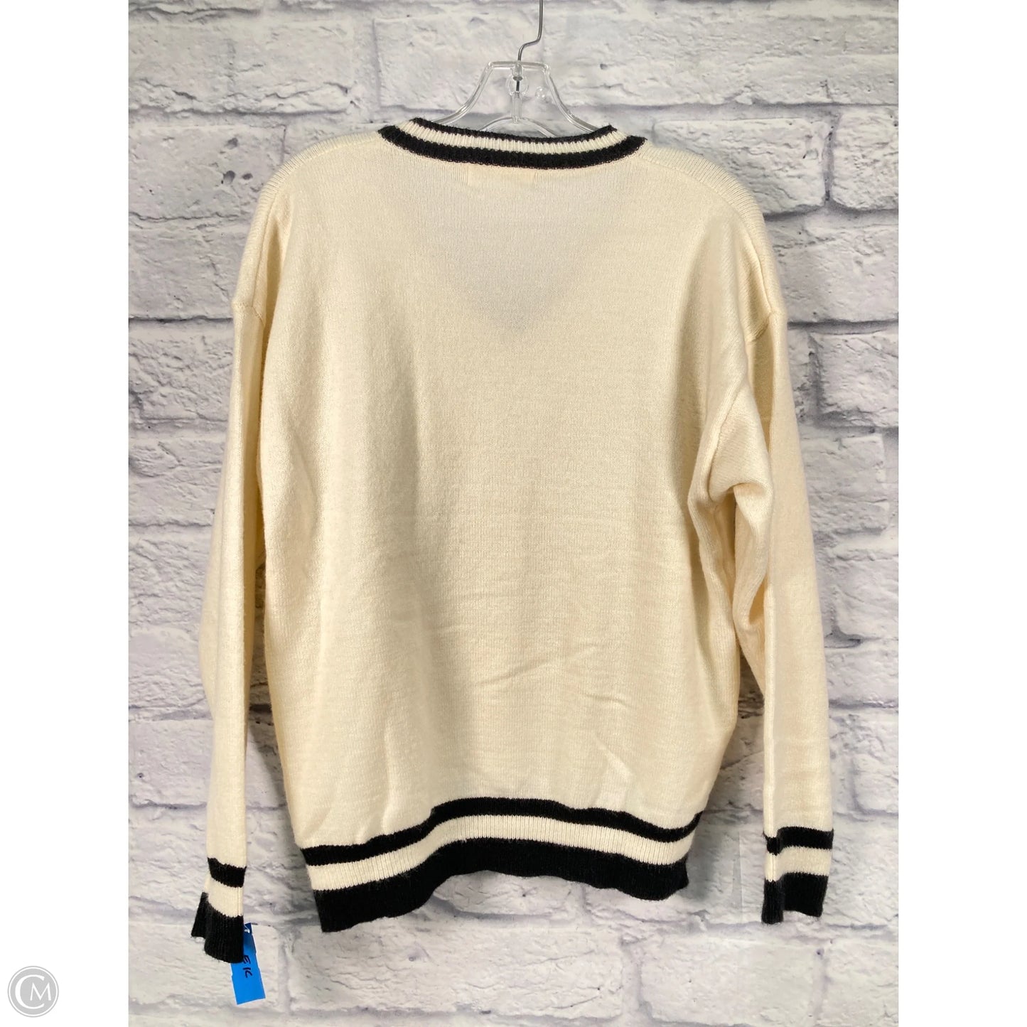 Sweater By Clothes Mentor In Cream & Silver, Size: M