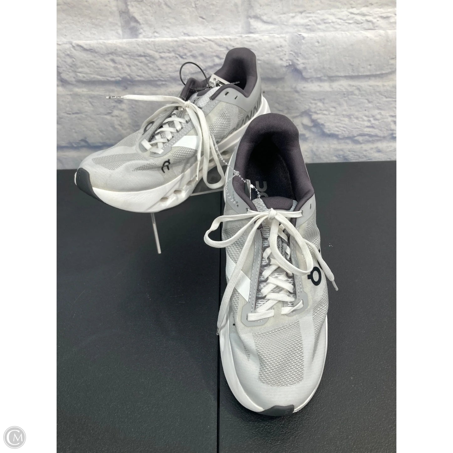Shoes Athletic By On Cloud In Grey & White, Size: 7.5