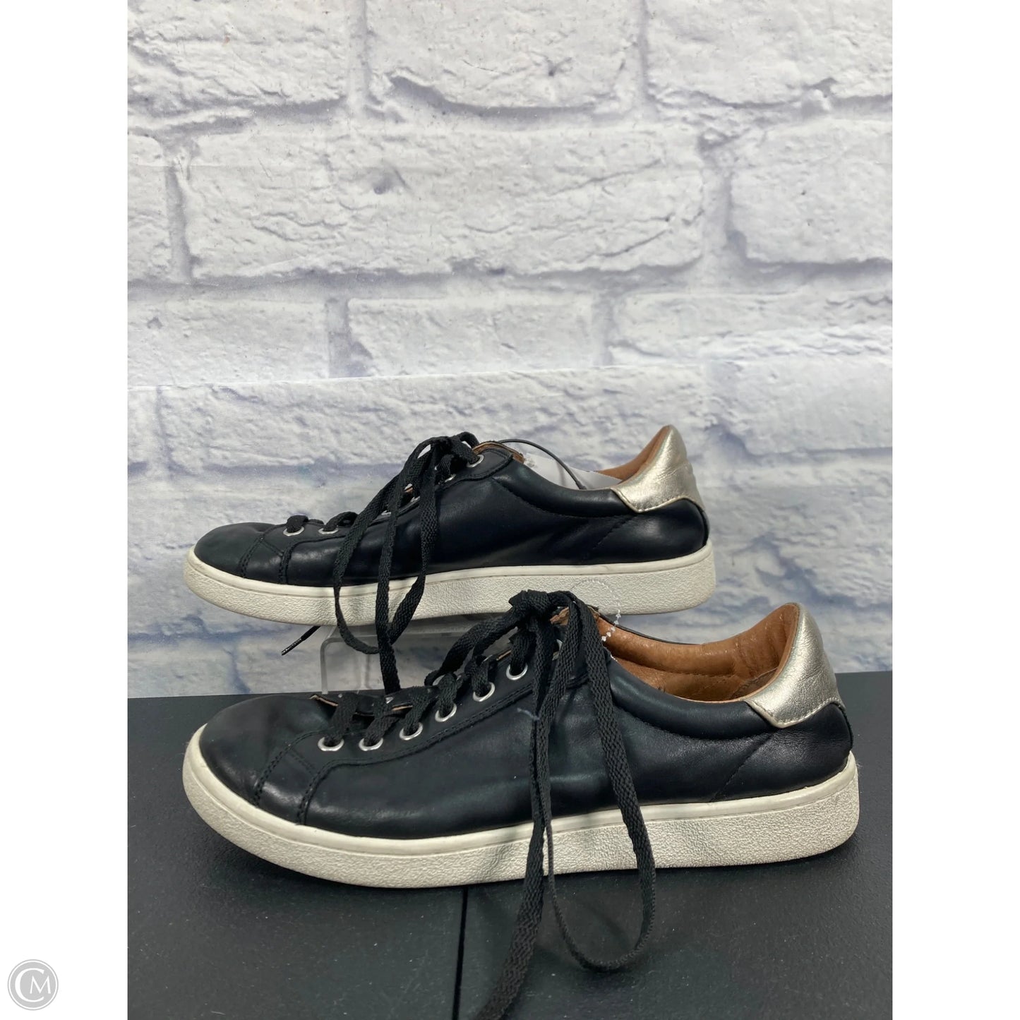 Shoes Designer By Ugg In Black, Size: 9