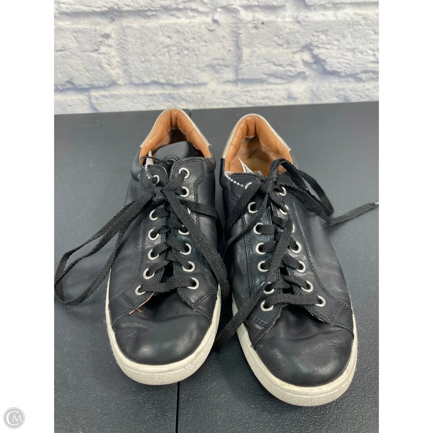 Shoes Designer By Ugg In Black, Size: 9