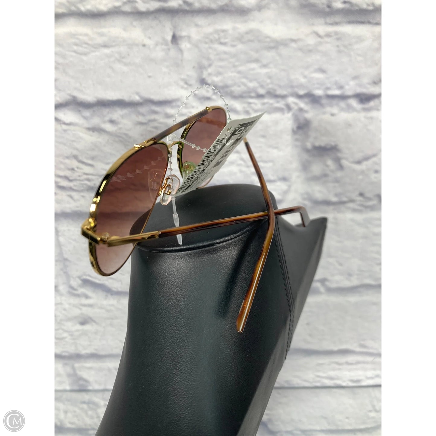 Sunglasses By Clothes Mentor, Size: Medium