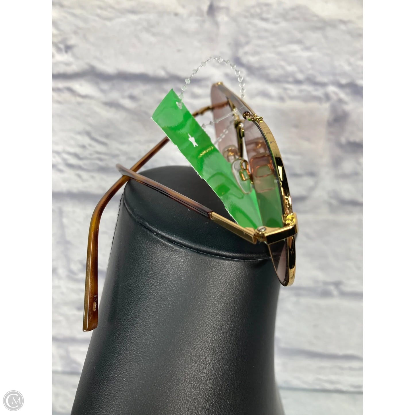 Sunglasses By Clothes Mentor, Size: Medium