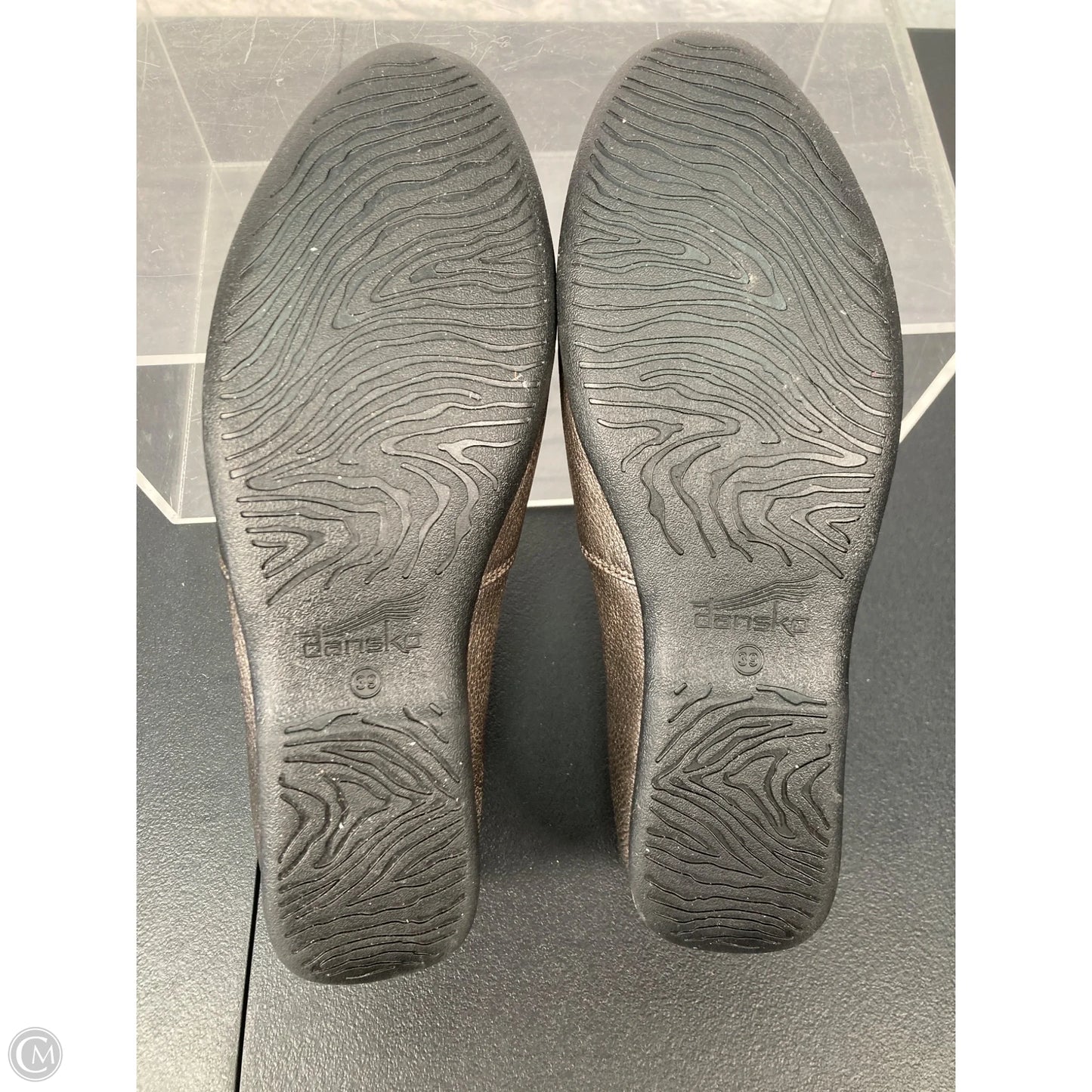Shoes Flats By Dansko In Silver, Size: 8.5
