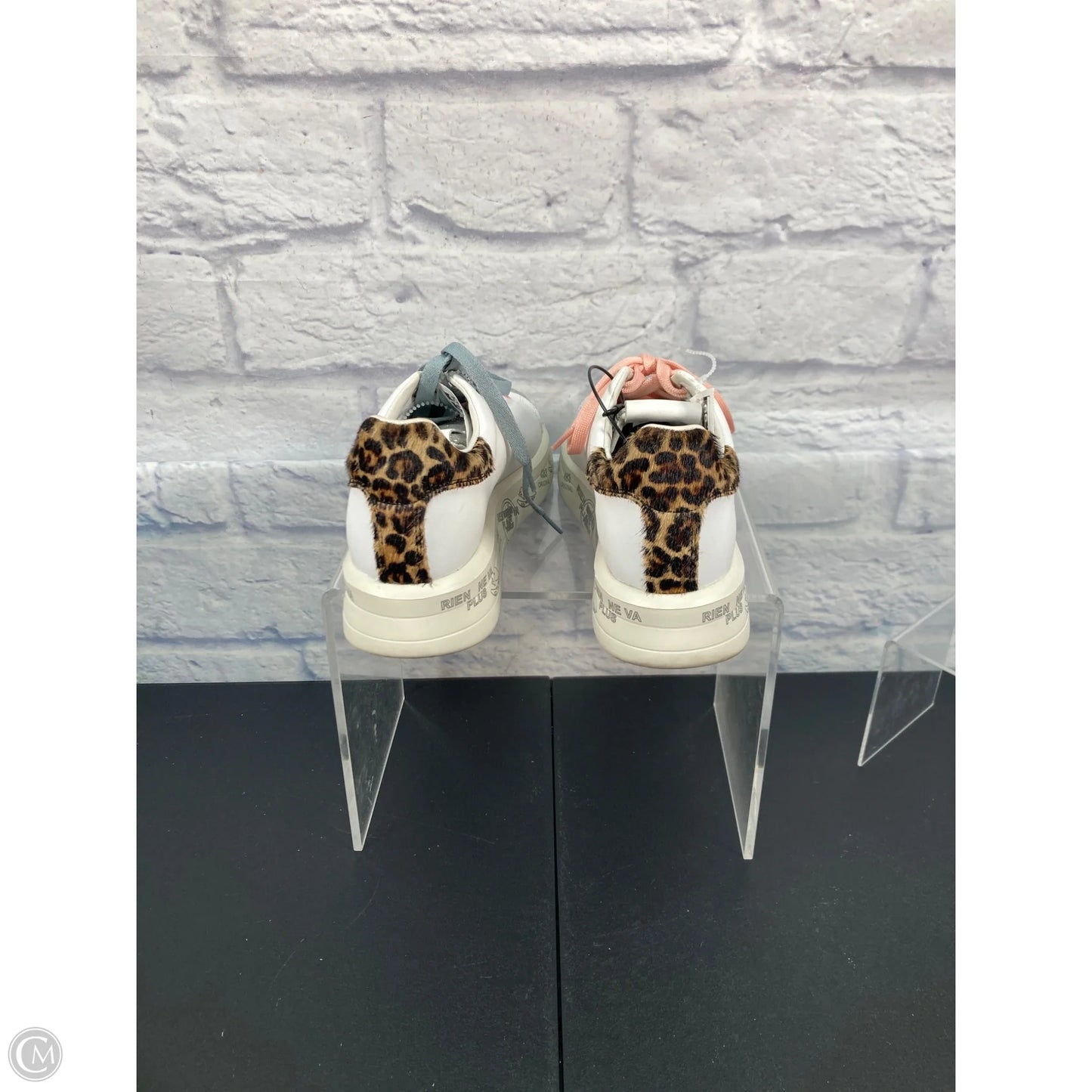 Shoes Sneakers By Clothes Mentor In Yellow, Size: 8