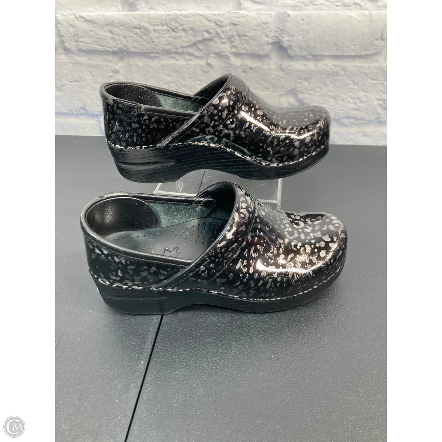 Shoes Flats By Clothes Mentor In Animal Print, Size: 6