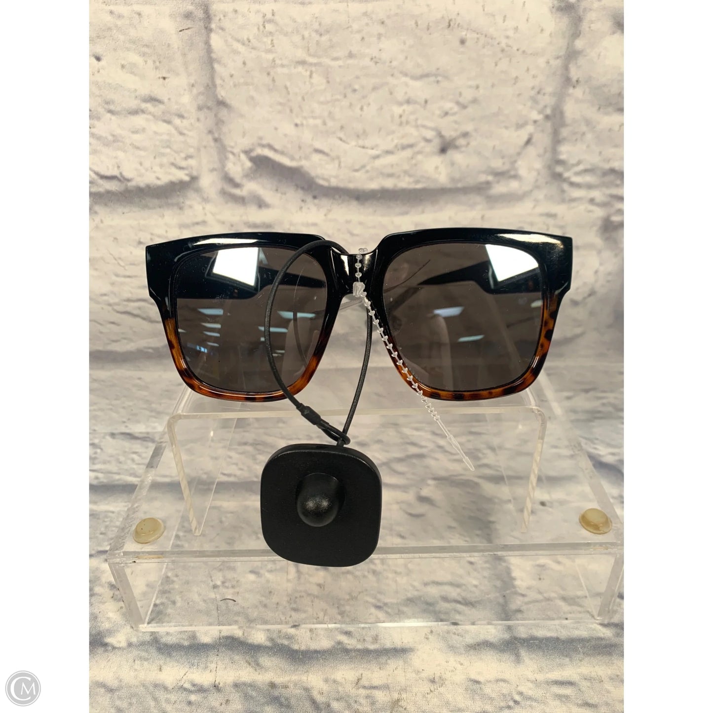 Sunglasses By Quay, Size: Large