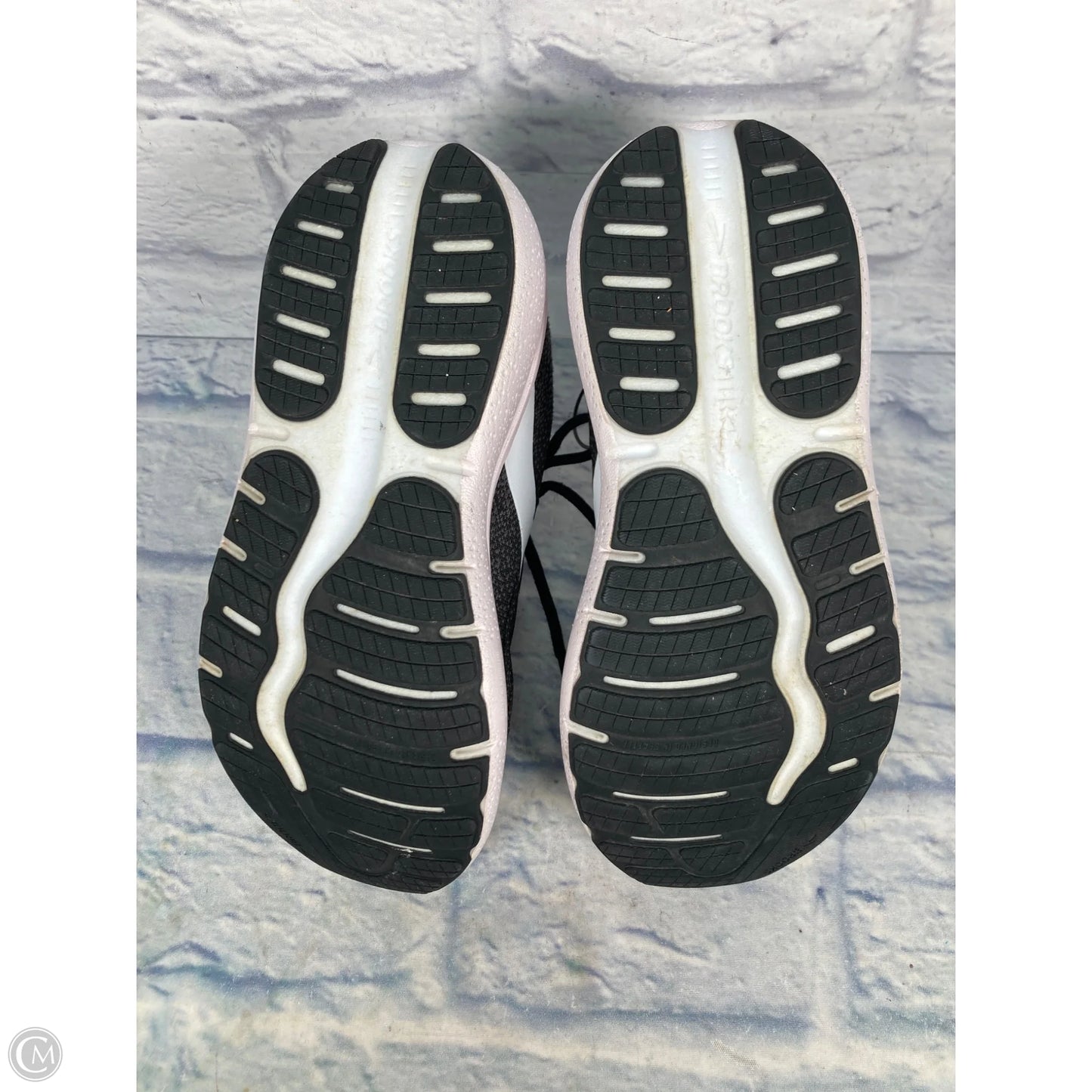 Shoes Athletic By Brooks In Black, Size: 8.5