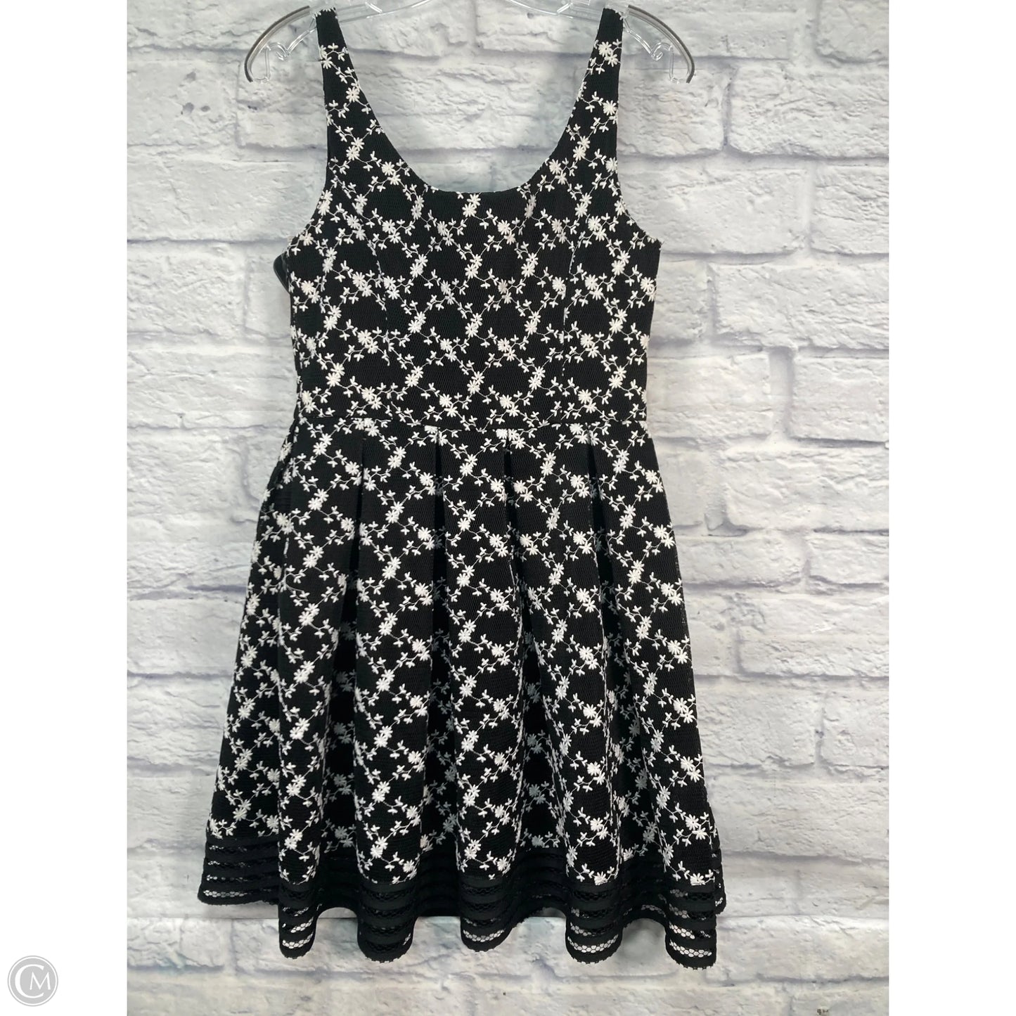 Dress Casual Short By Sachin & Babi In Black & White, Size: M