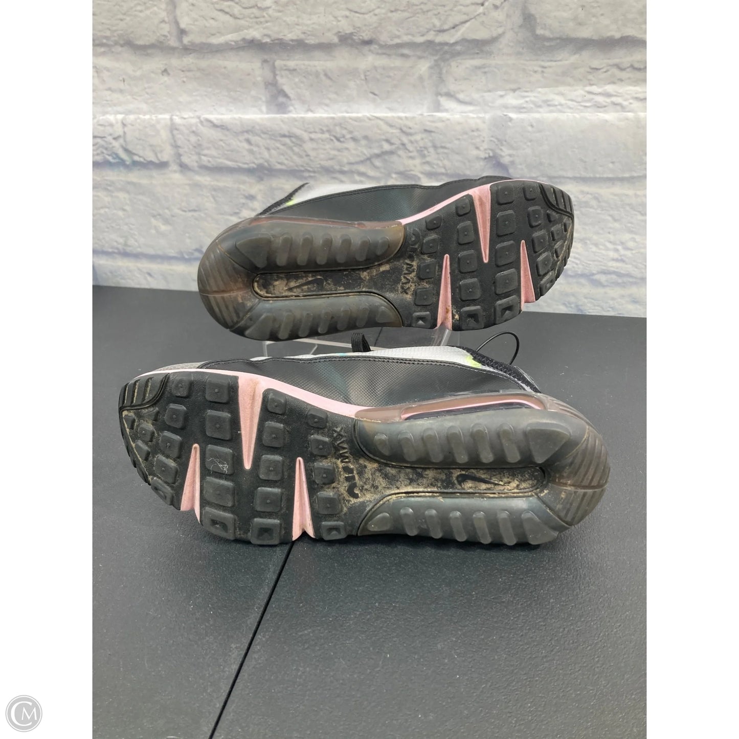 Shoes Sneakers By Nike In Black & Pink, Size: 8.5