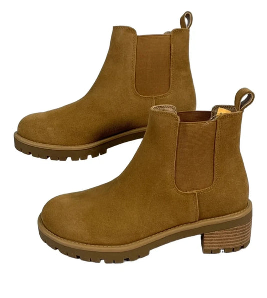 Boots Ankle Flats By Blondo In Brown, Size: 6.5