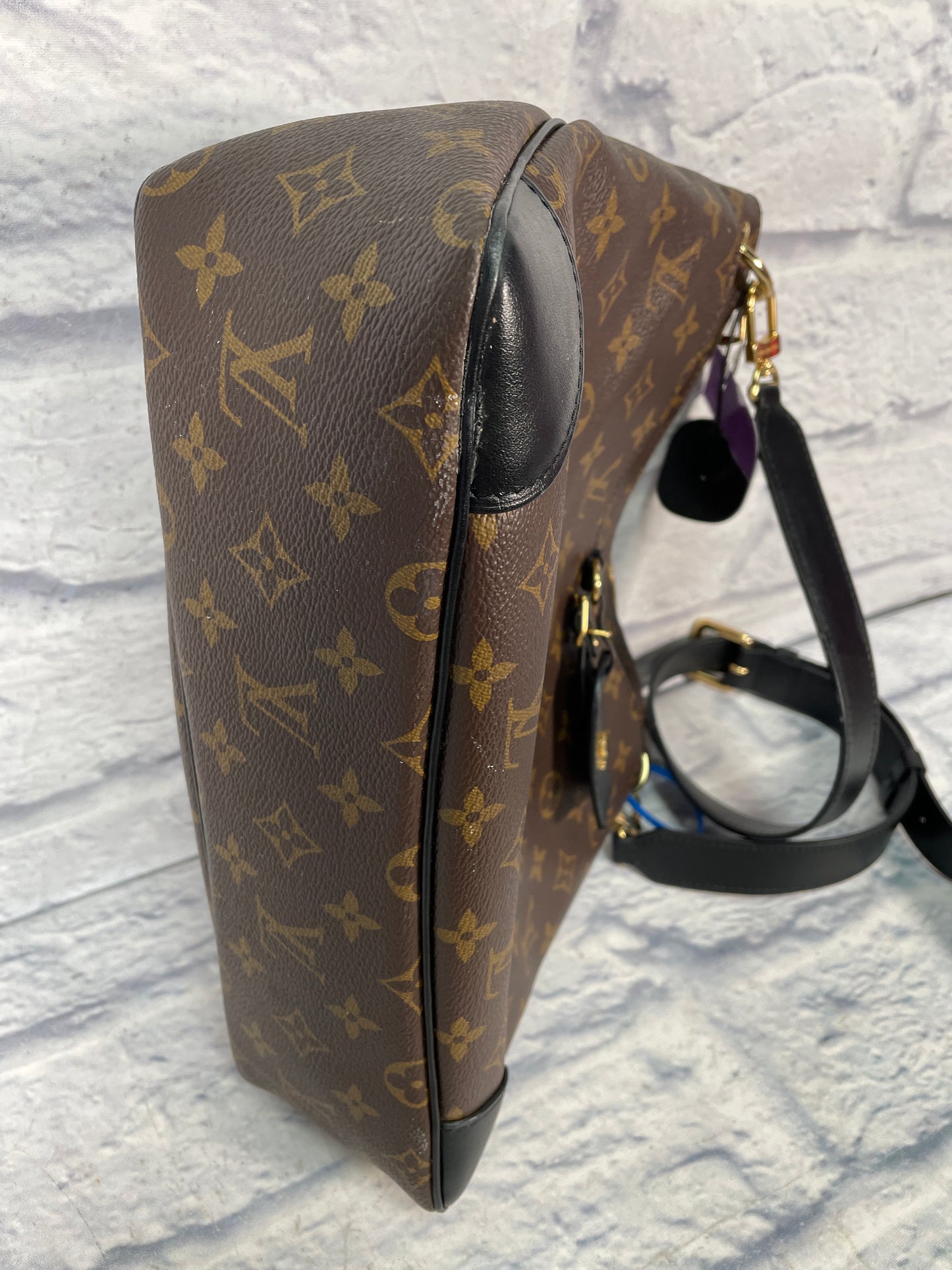 Handbag Luxury Designer By Louis Vuitton, Size: Medium
