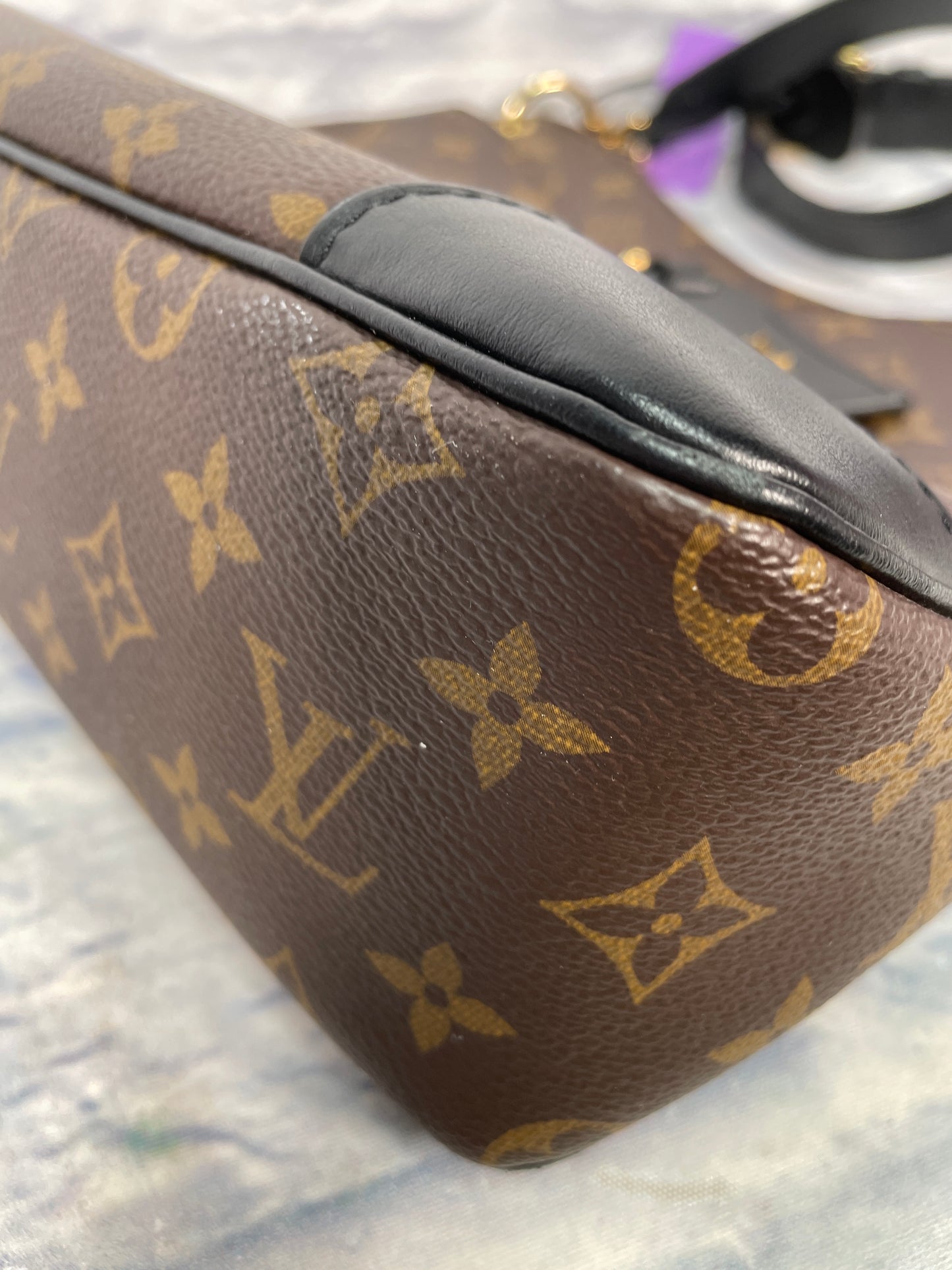 Handbag Luxury Designer By Louis Vuitton, Size: Medium