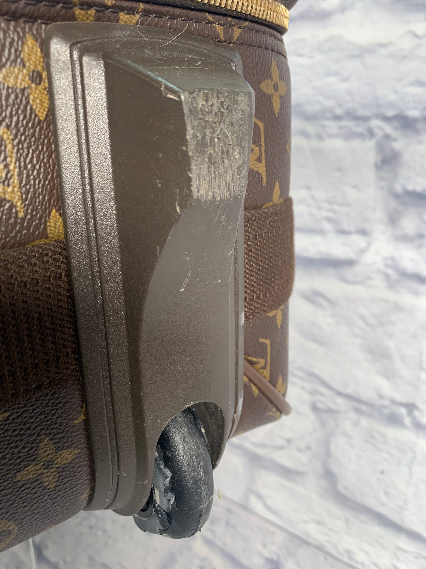 Luggage Luxury Designer By Louis Vuitton, Size: Medium