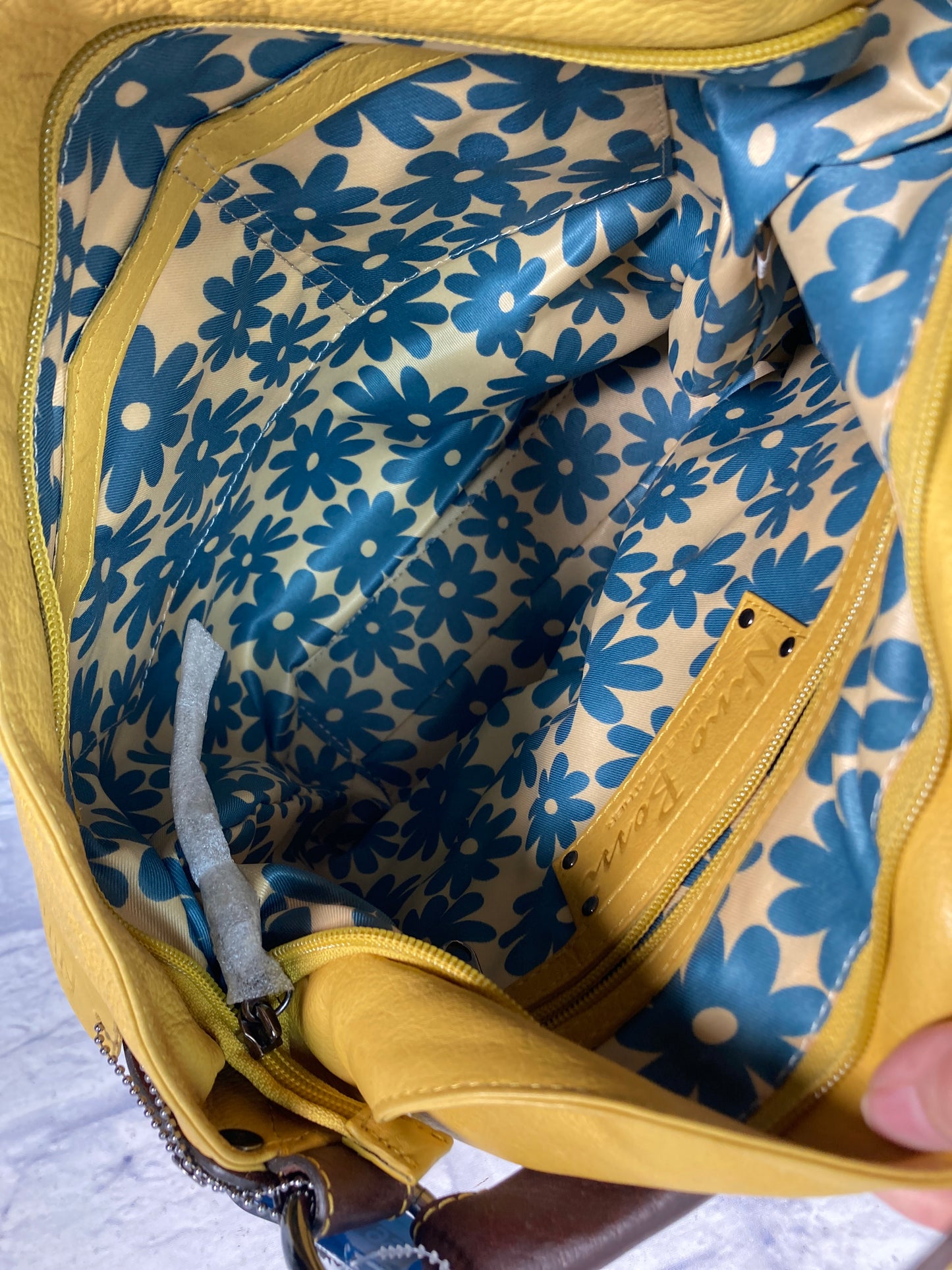 Tote Leather By Clothes Mentor, Size: Medium