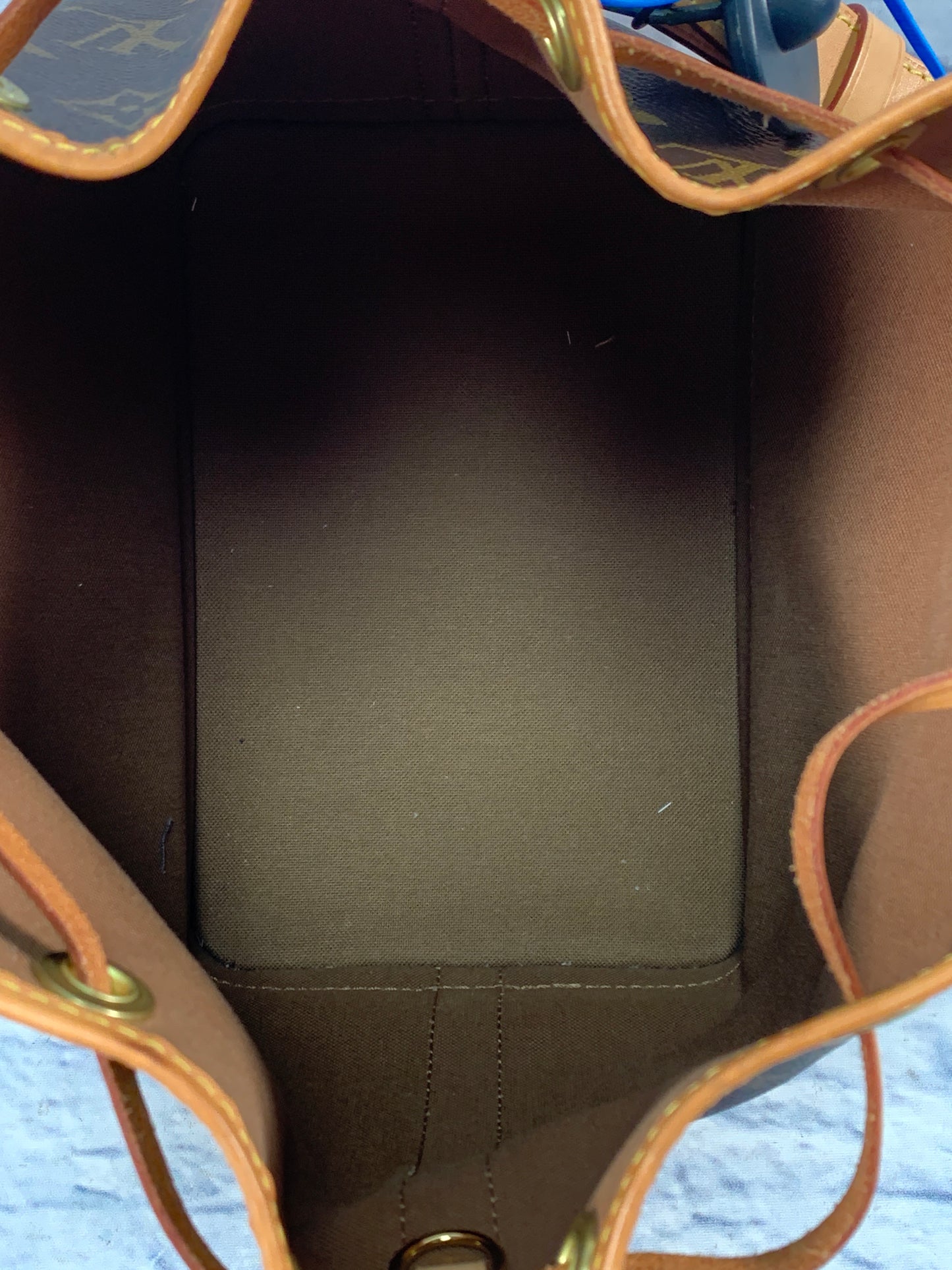 Handbag Luxury Designer By Louis Vuitton, Size: Medium