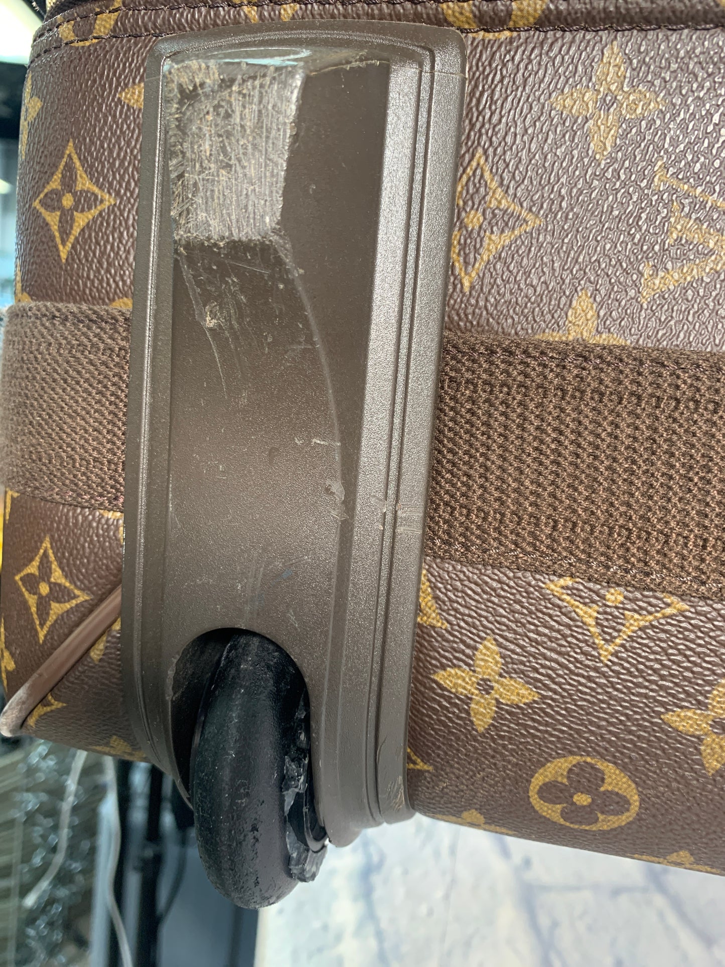 Luggage Luxury Designer By Louis Vuitton, Size: Medium