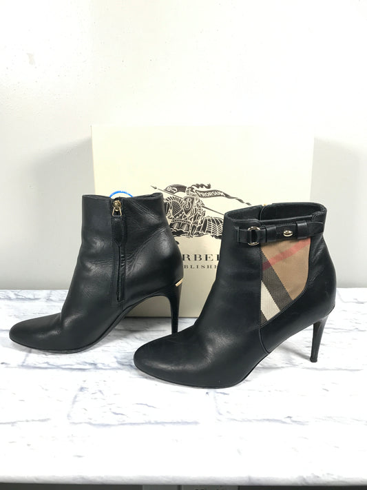 Boots Luxury Designer By Burberry  Size: 9.5