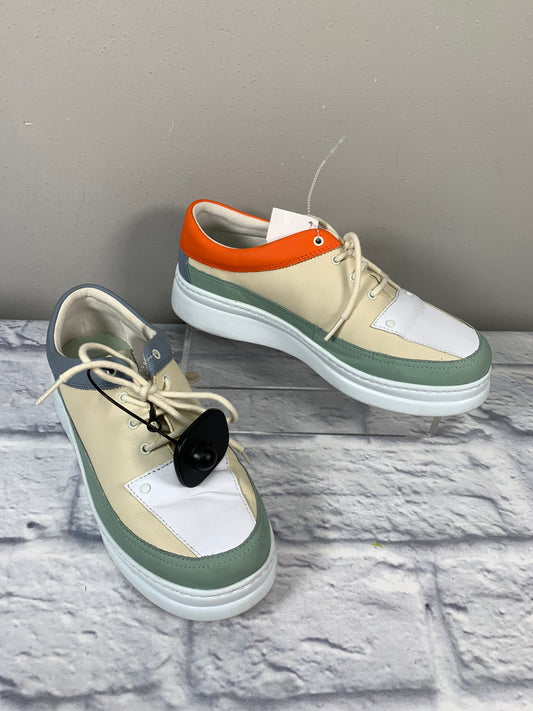 Shoes Sneakers By Clothes Mentor  Size: 9