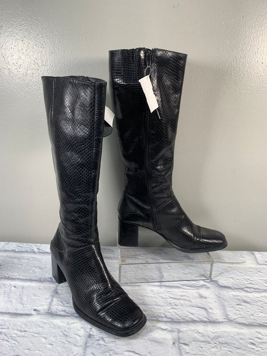 Boots Knee Heels By Valerie Stevens  Size: 8.5